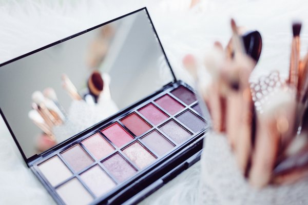 Beauté automnale : assortir son maquillage à sa garde-robe